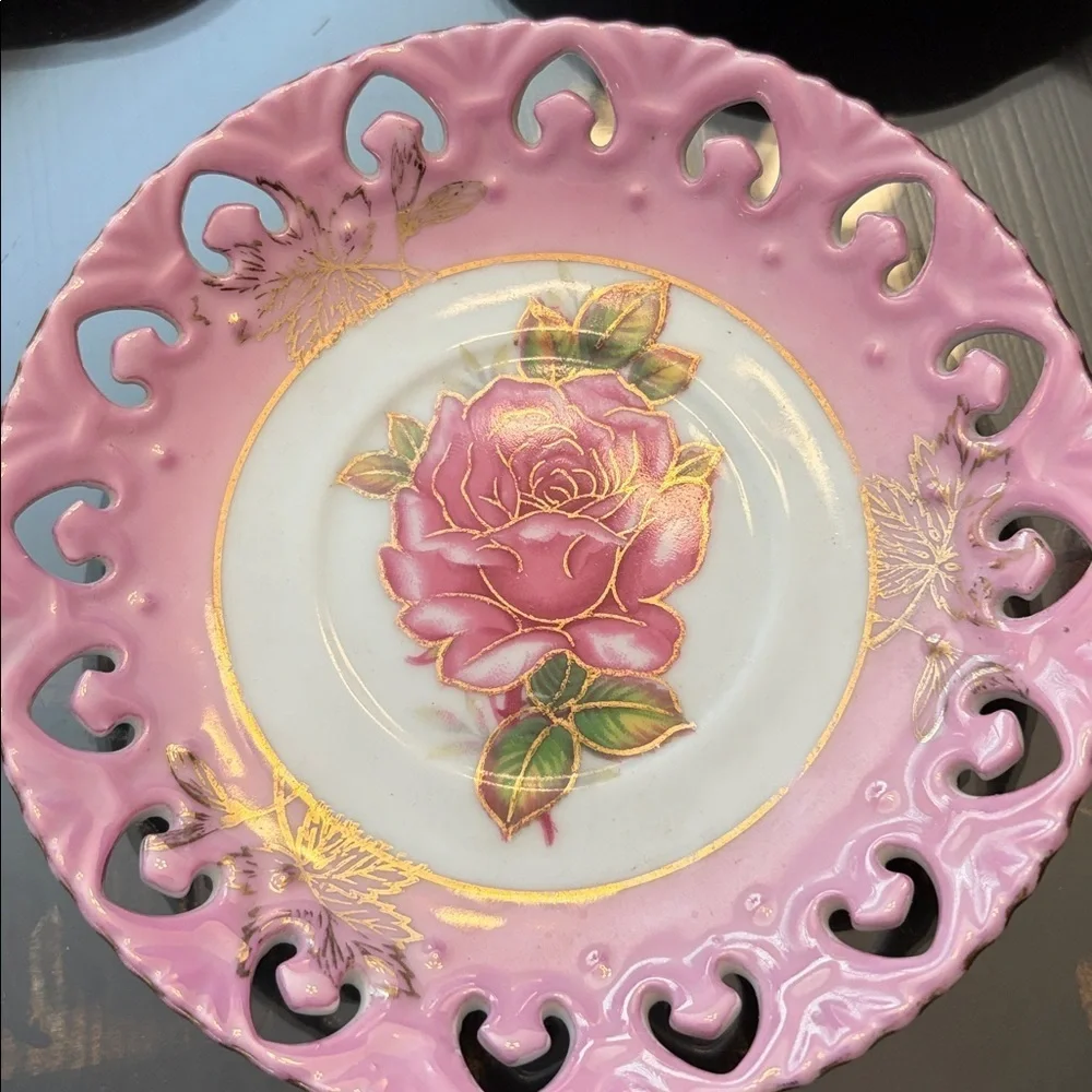 Fine China Vintage set of 5 matching tea cups and saucer’s.